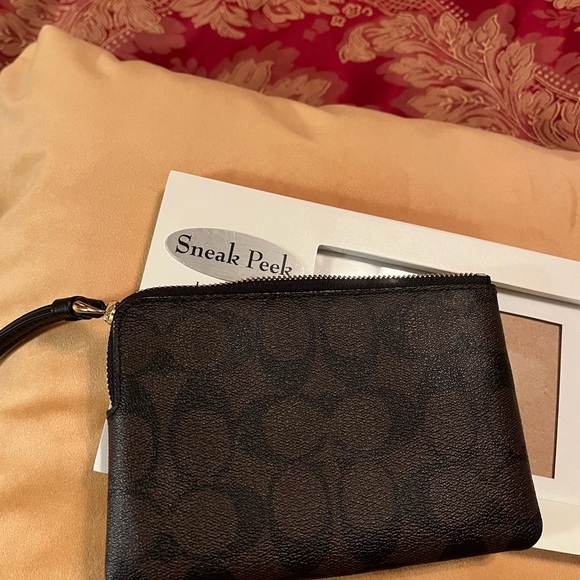 Coach Corner Zip Wristlet Signature Leather Canvas Brown Black NWT - Picture 2 of 4